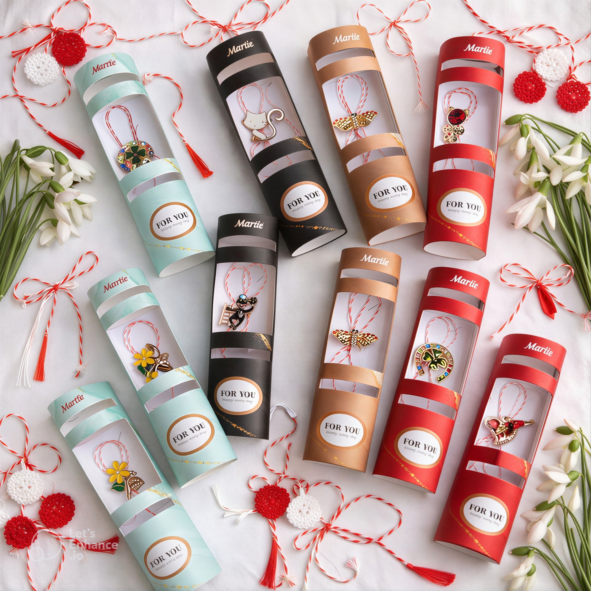 Mărțișoare Tip Broșă din Metal 2–3cm, in Cutie 14×3.5×2.5cm Diferite Modele Colorate