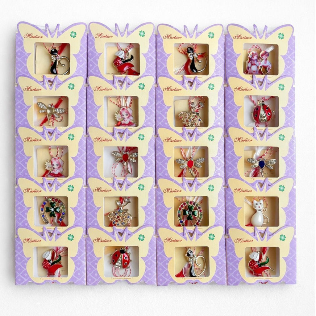 Mărțișoare Tip Broșă din Metal 2–3cm, Cutie Individuală 5.5×7cm Diferite Modele