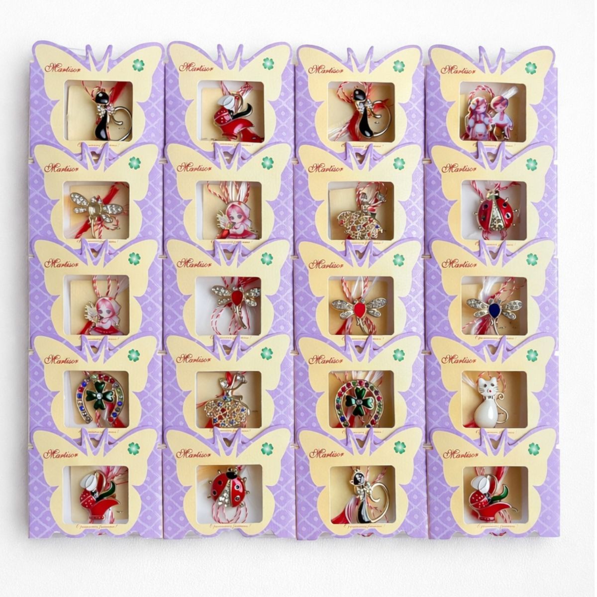 Mărțișoare Tip Broșă din Metal 2–3cm, Cutie Individuală 5.5×7cm Diferite Modele