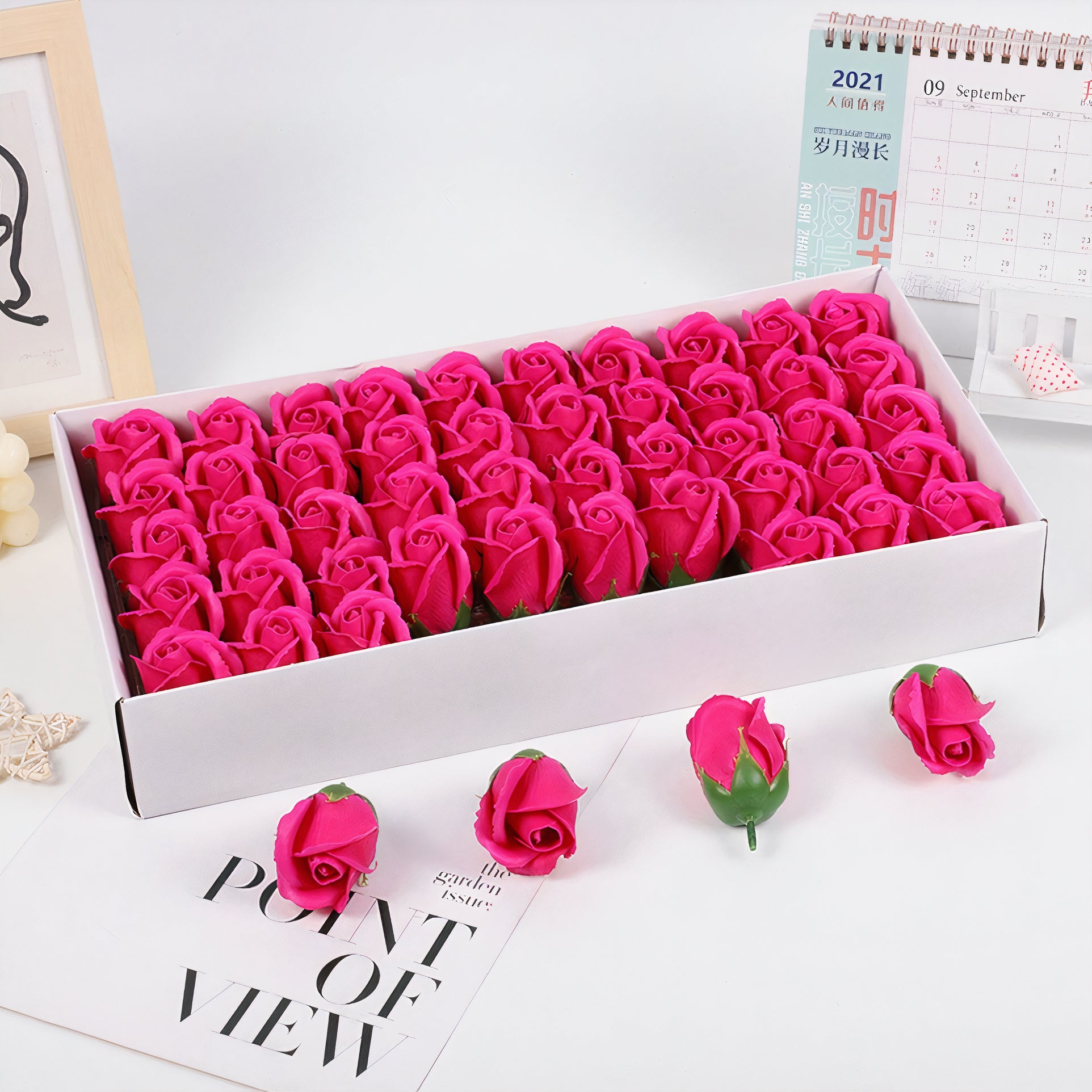 Trandafiri Parfumati 50/set din Sapun, Floarea 7x5cm, Cutia 45x23cm